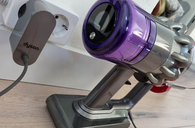 How to Replace Dyson V6 Battery In Simple Ways