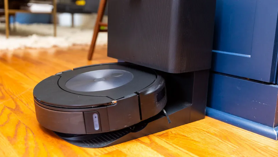 How To Open and Clean A Roomba Robot Vacuum Bin – 2023 Guide